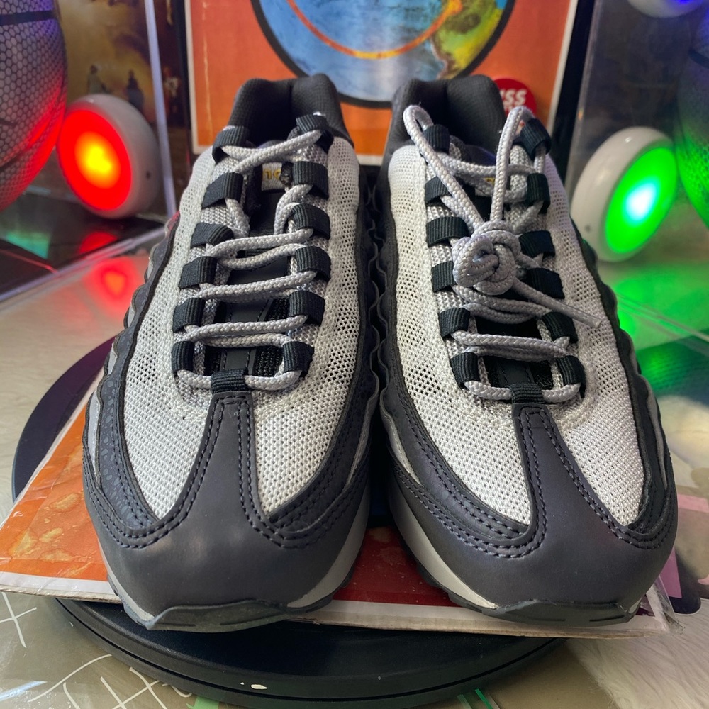 🆕 Nike Air Max 95 Off Noir - Size: Womens 7 - Picture 2 of 10